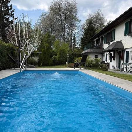 Haus Am Rotkreuzweg Mit Pool Prázdninový dům